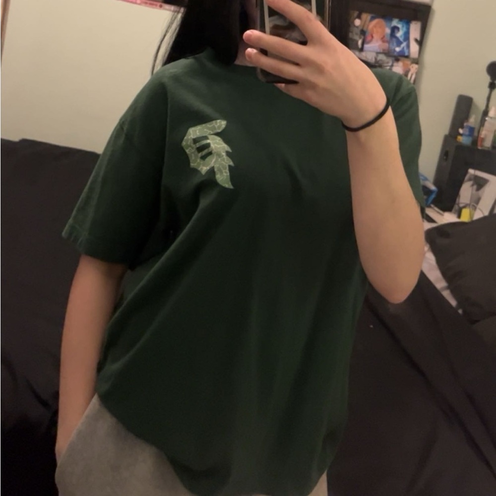 graphic t shirt
